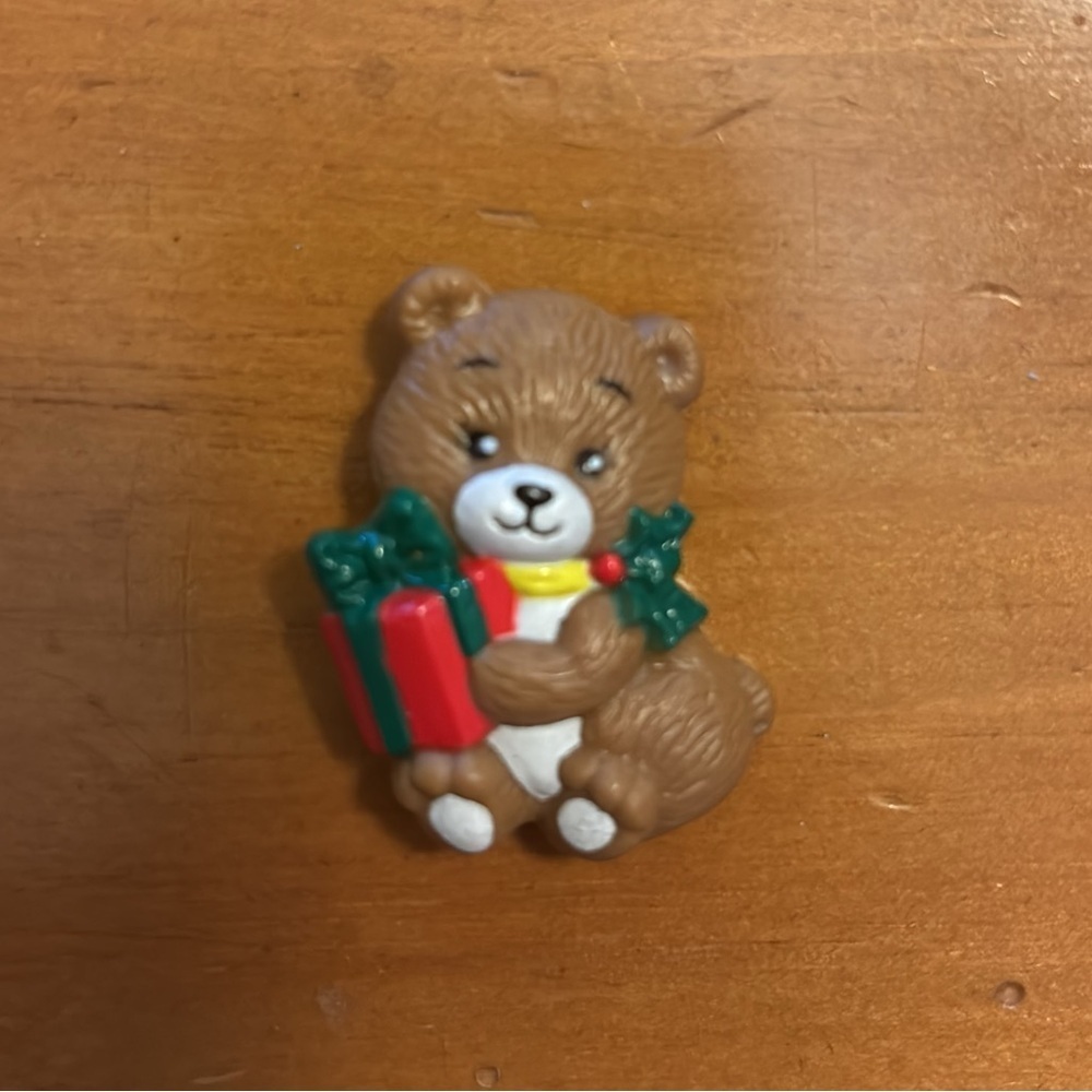 VINTAGE RUSS HOLLY BERRY TEDDY BEAR WITH CHRISTMAS GIFT HOLIDAY